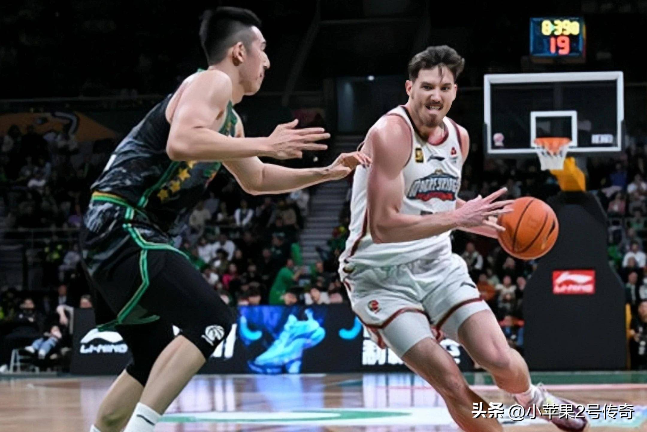 全球篮球赛中发生激烈争夺，胜负悬念