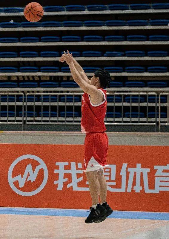 福建男篮凭借实力完胜，取得胜利