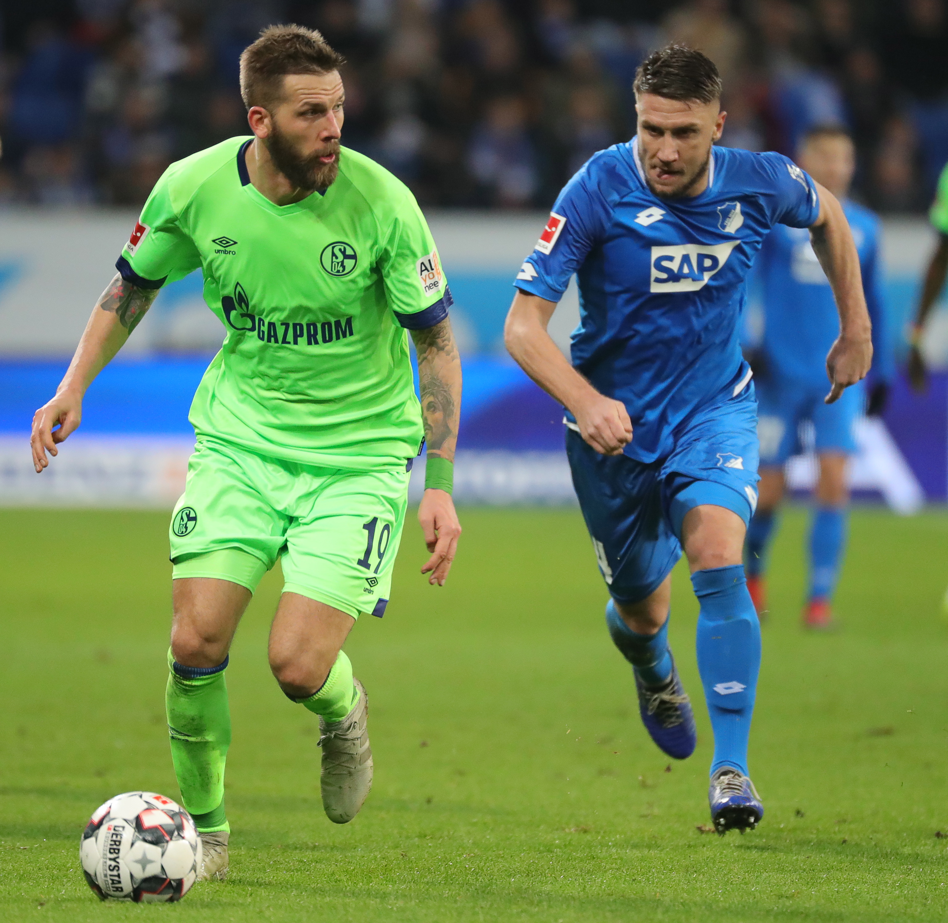 关于沙尔克客场告捷，斩获宝贵三分的信息