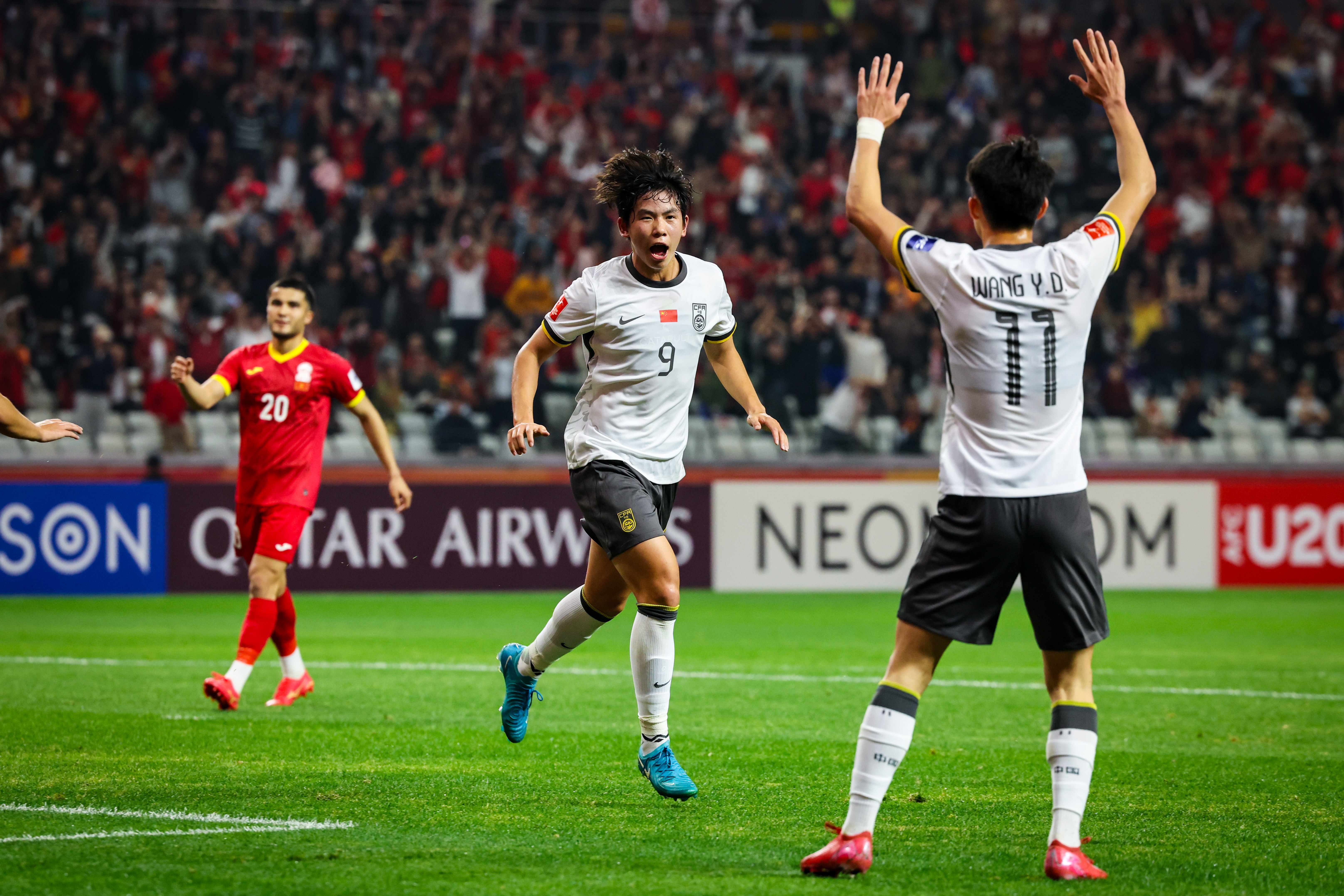 力争上游!亚洲足球联赛充满激情 力争上游!亚洲足球联赛充满激情