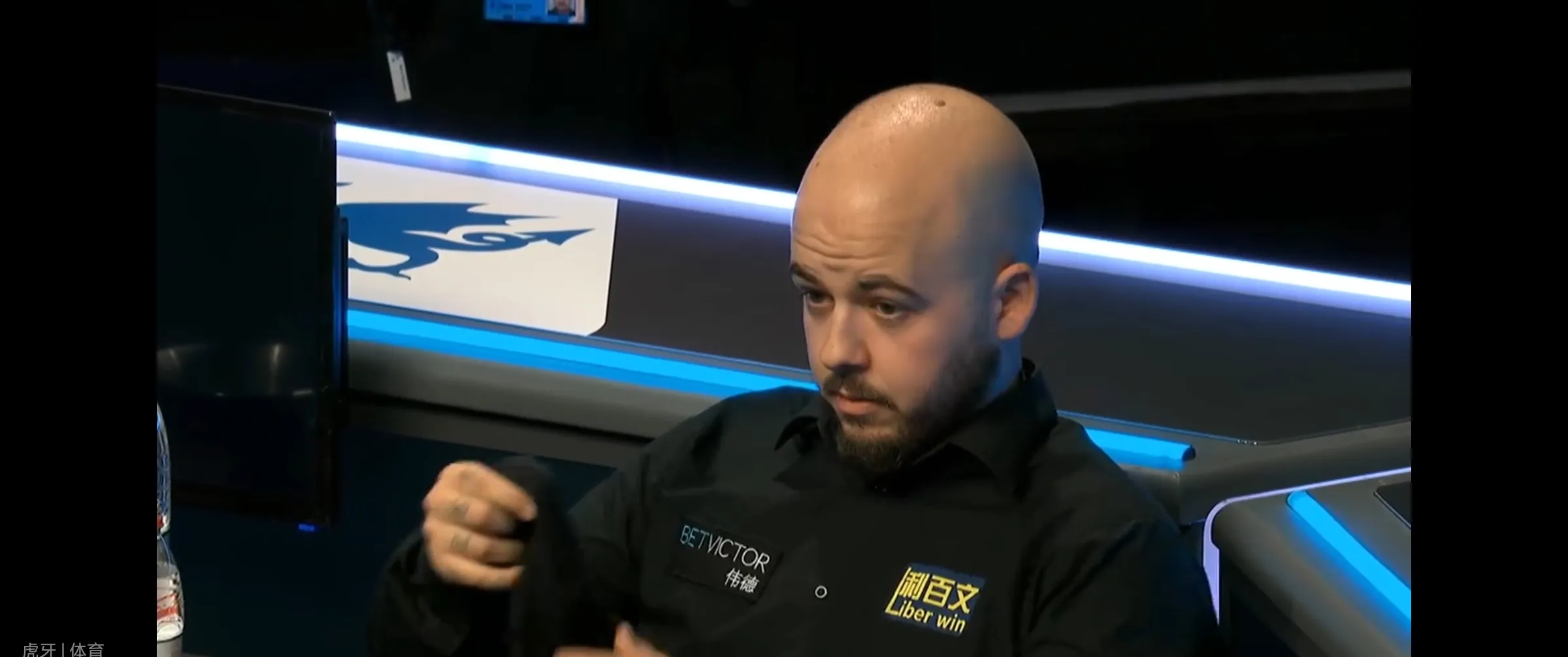 卢森堡选手全力冲刺,搏尽全力 卢森堡选手全力冲刺,搏尽全力