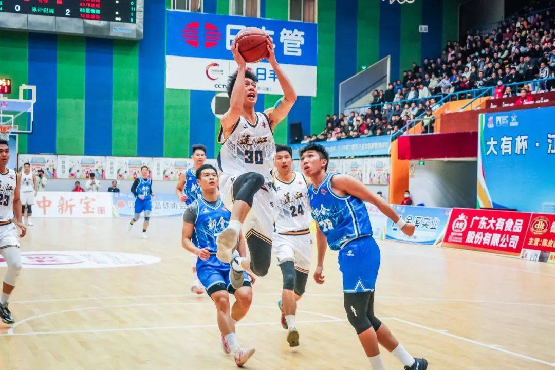 开云体育APP下载-比赛关键时刻决胜负，球队以微弱优势获胜