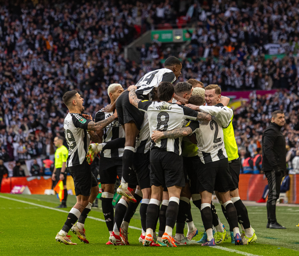 包含纽伦堡豪取胜利,展现出色比赛表现的词条 包含纽伦堡豪取胜利,展现出色比赛表现的词条