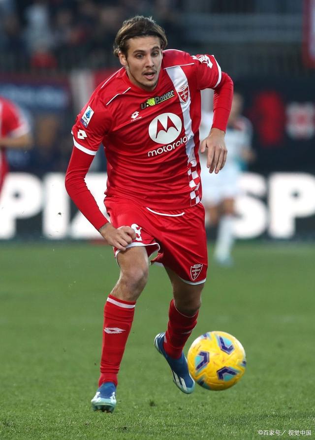 包含佛罗伦萨客场逆转胜利，赢得关键三分的词条