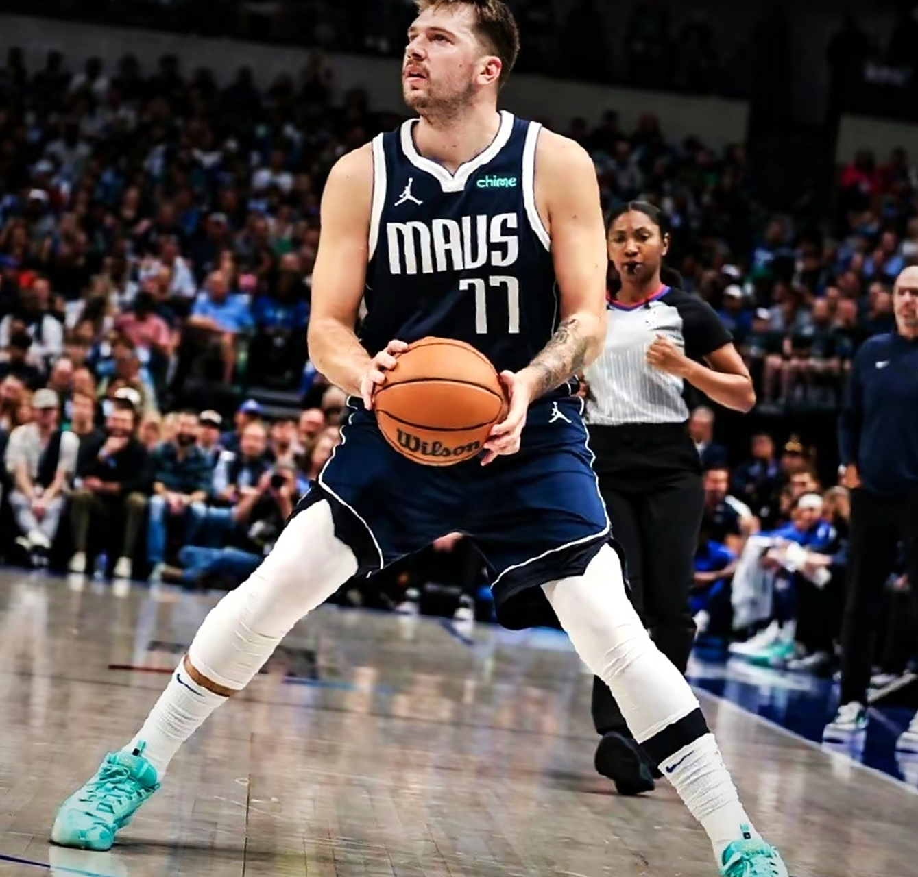 篮网队击败独行侠队，继续保持不败