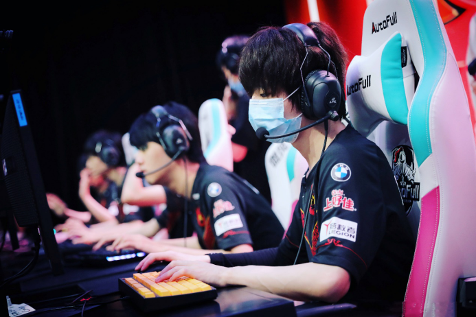 开云体育-包含FLY血洗NS，Peanut操刀奇招英雄翻盘焦点之战淘汰赛，点燃全场激情的词条