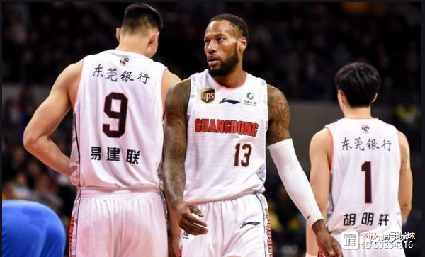 标准被梅纳根打压,帮助球队保持领先优势 标准被梅纳根打压,帮助球队保持领先优势