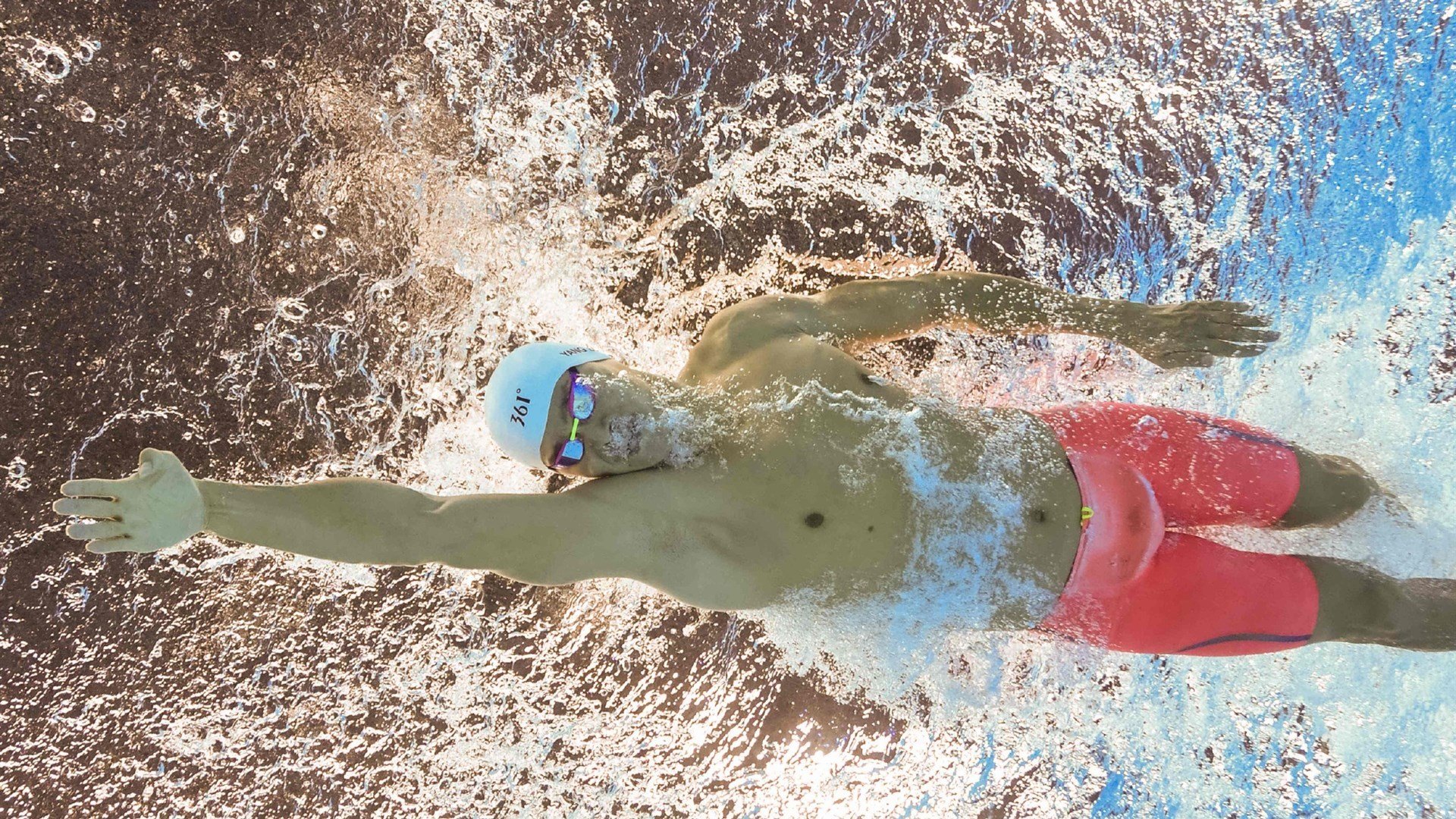 开云体育平台APP-绿茵场与乒乓球台的交响,英格兰完胜波兰,张本智和火热状态点燃体育之夜